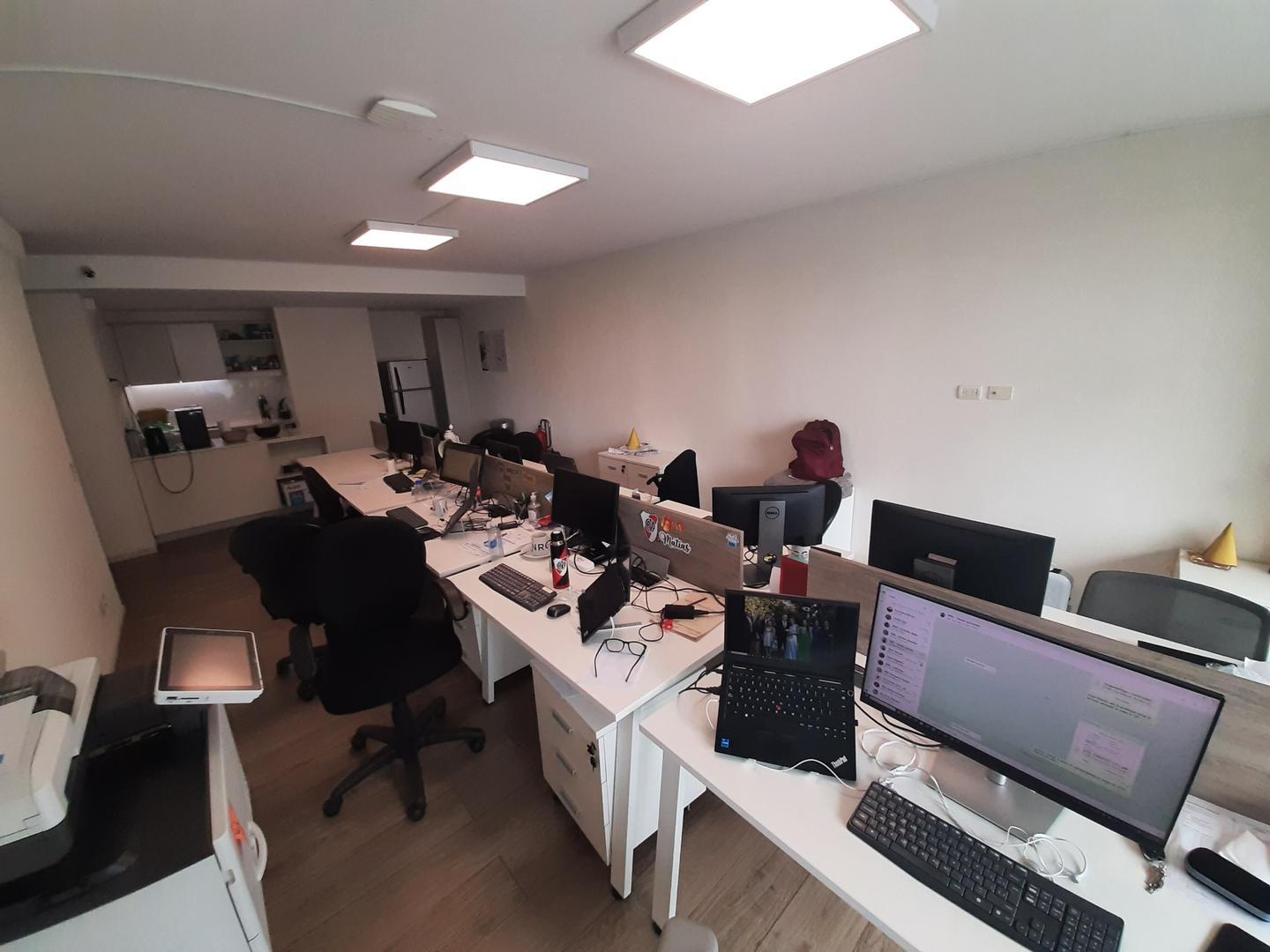 Oficina 3 ambientes con 2 baños