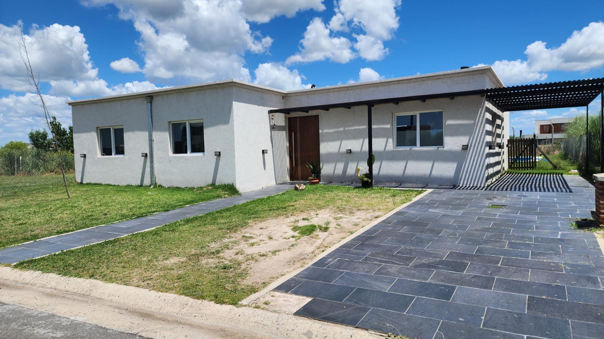 CASA | 130 M2 | 3 DORM | 2 BAÑOS | JARDIN | PILETA |