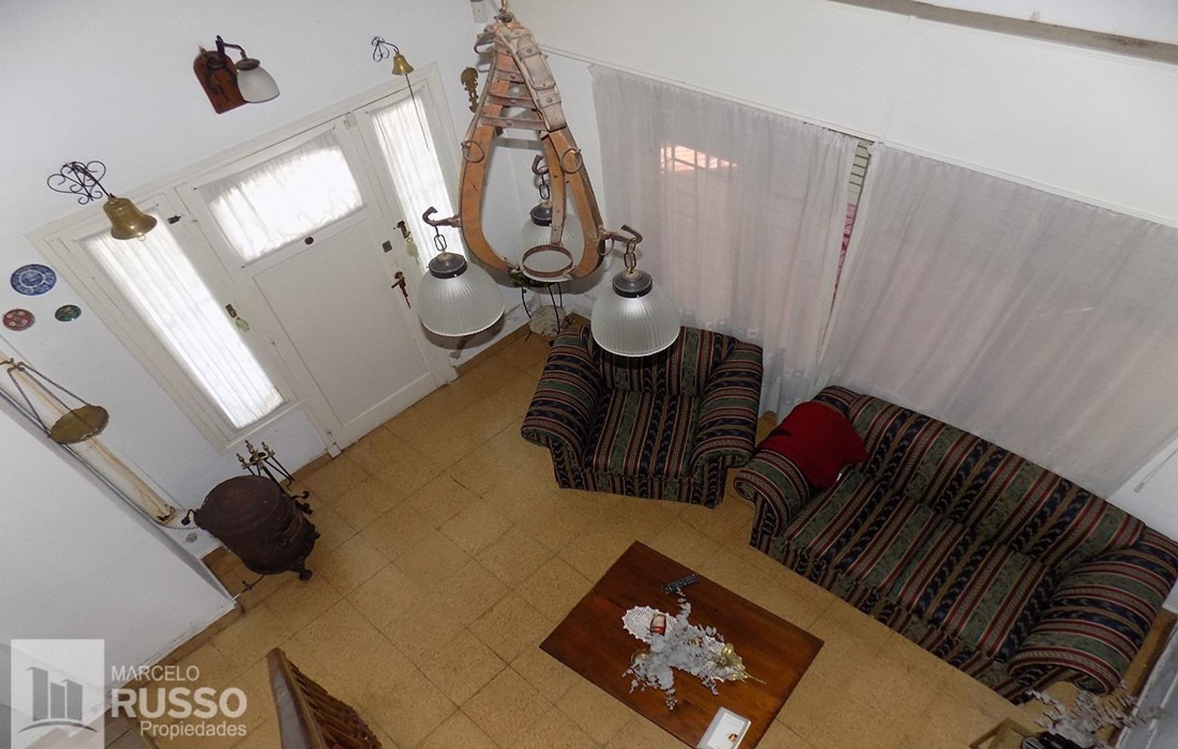 Casa en Venta con 2 cocheras