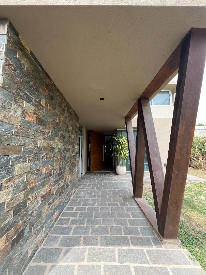 Country Cañuelas Village