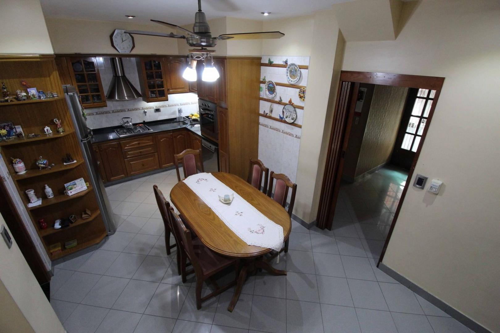 Depto Tipo Casa en Venta de 6 ambientes