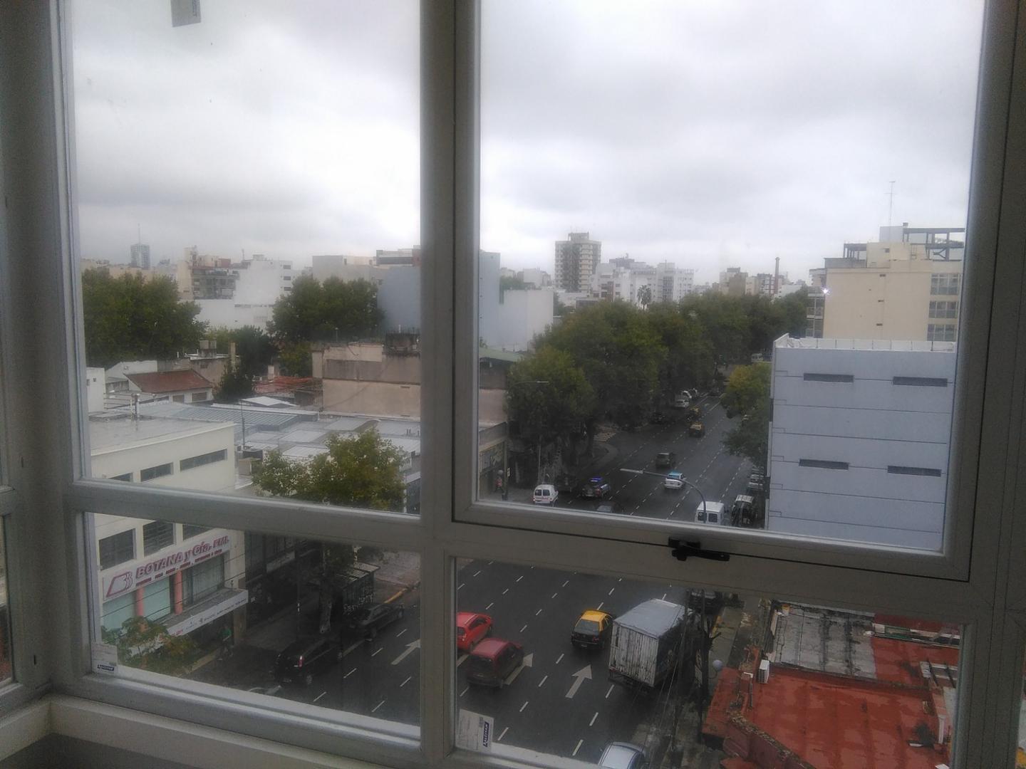 Excelente oficina en zona perferica de Avellaneda y Nazca