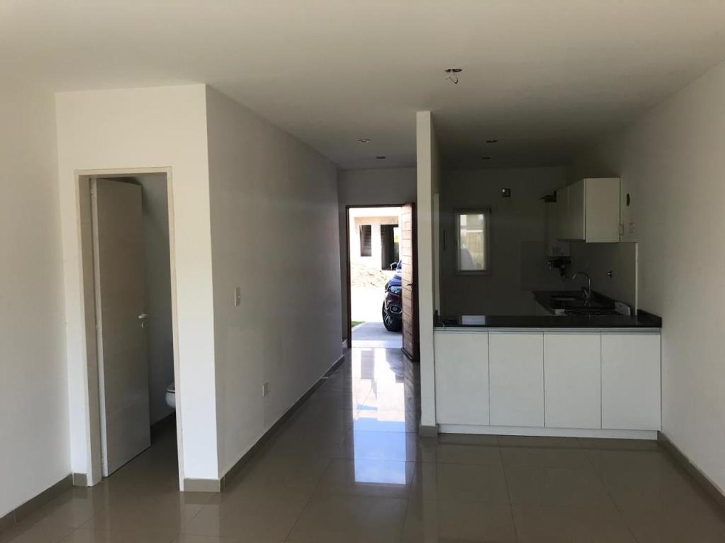 Depto Tipo Casa 3 ambientes con 2 baños