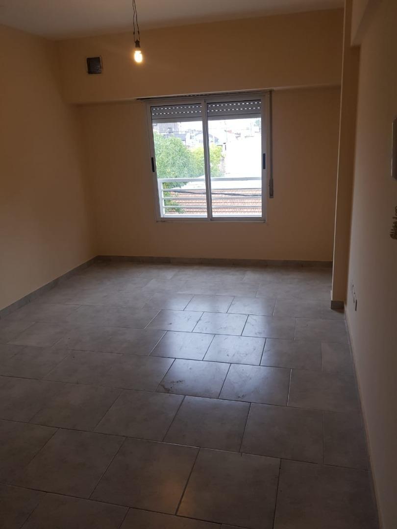 MUY BUEN DEPARTAMENTO DE 2 AMBIENTES EN LOMAS DEL MIRADOR