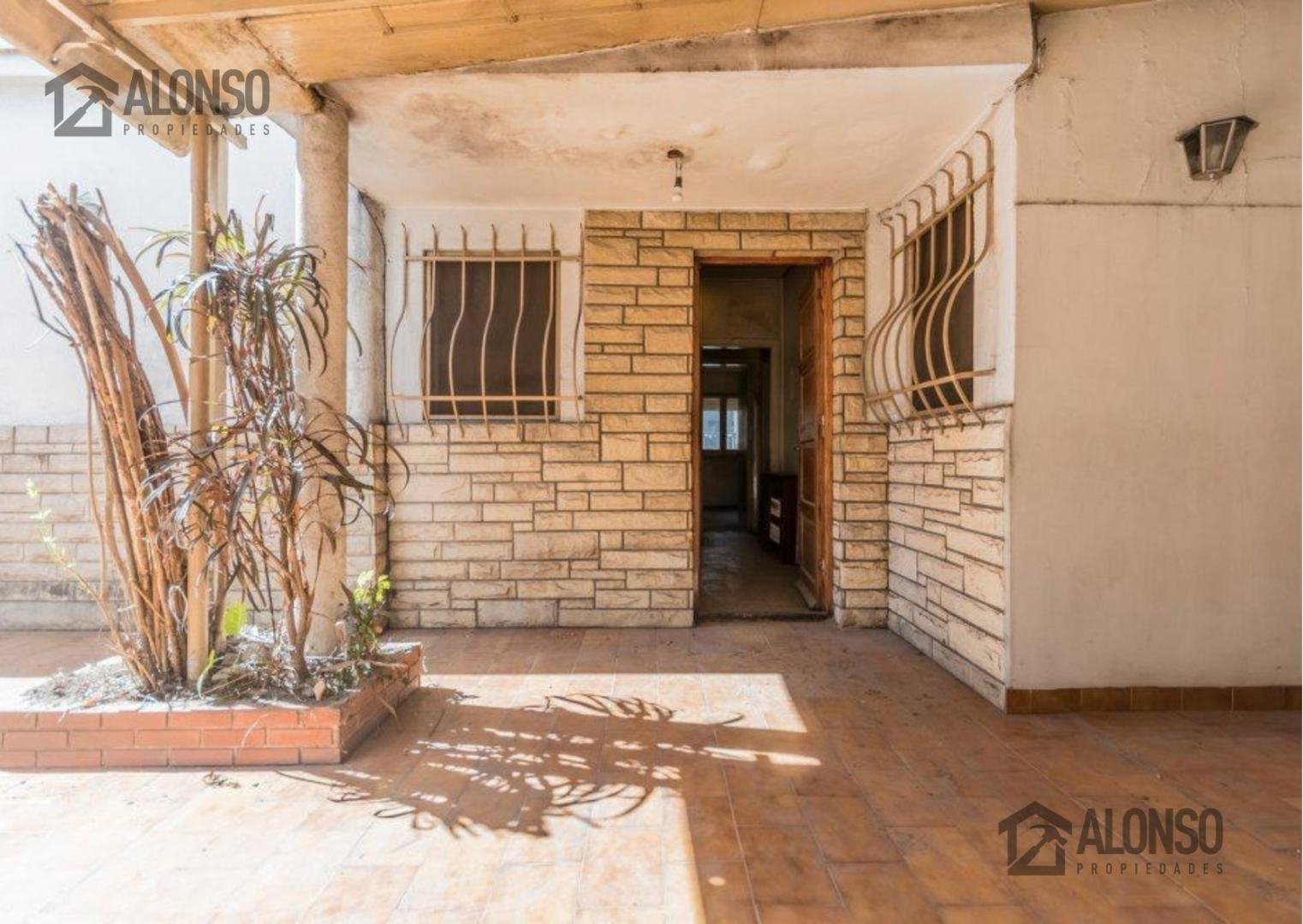 Excelente casa desarrollada en el centro de Lanus Oeste