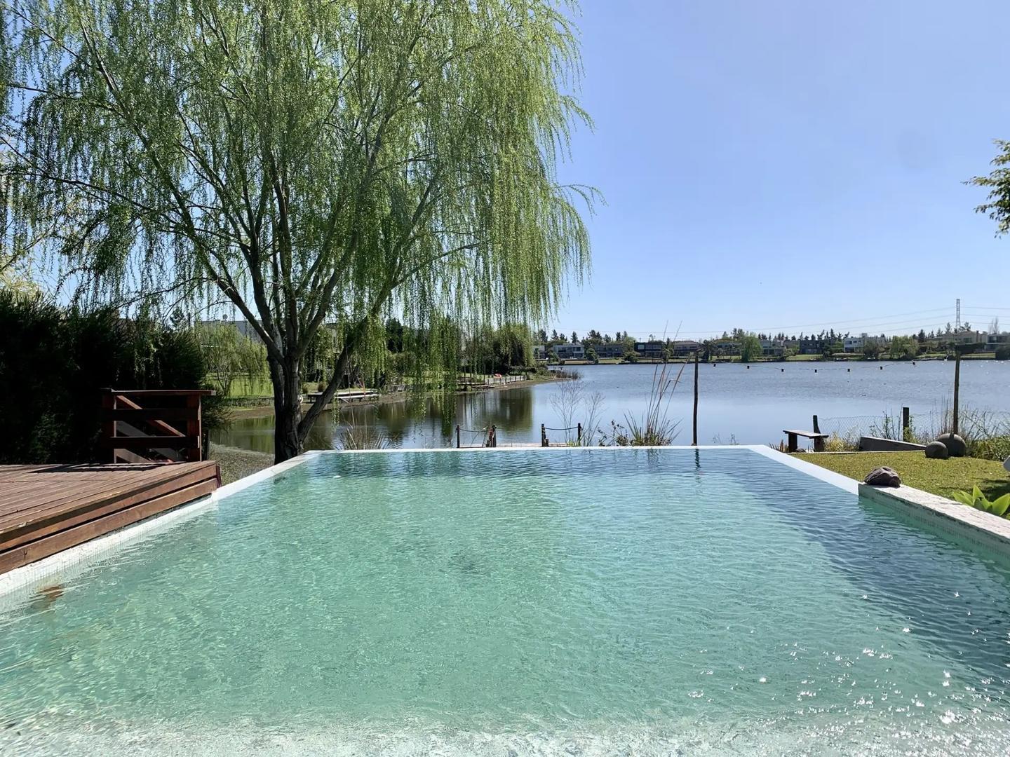 Casa en Venta con 5 cocheras