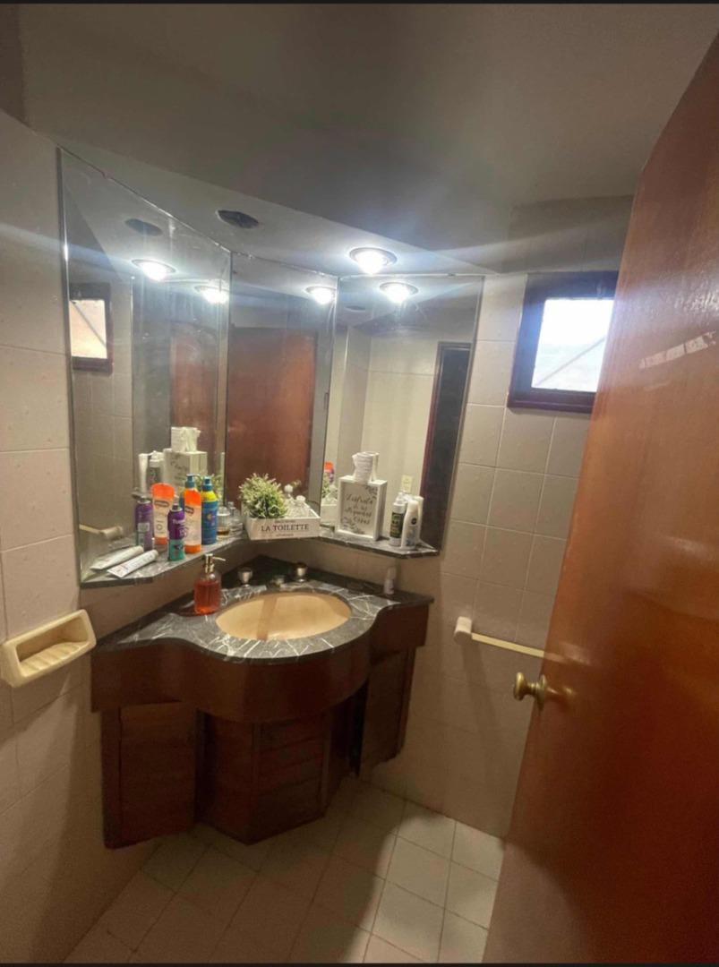 Casa 9 ambientes con 6 baños