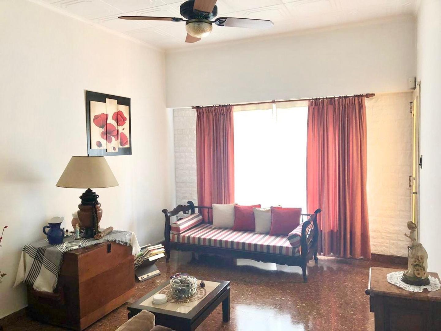 Casa americana en muy buen estado.