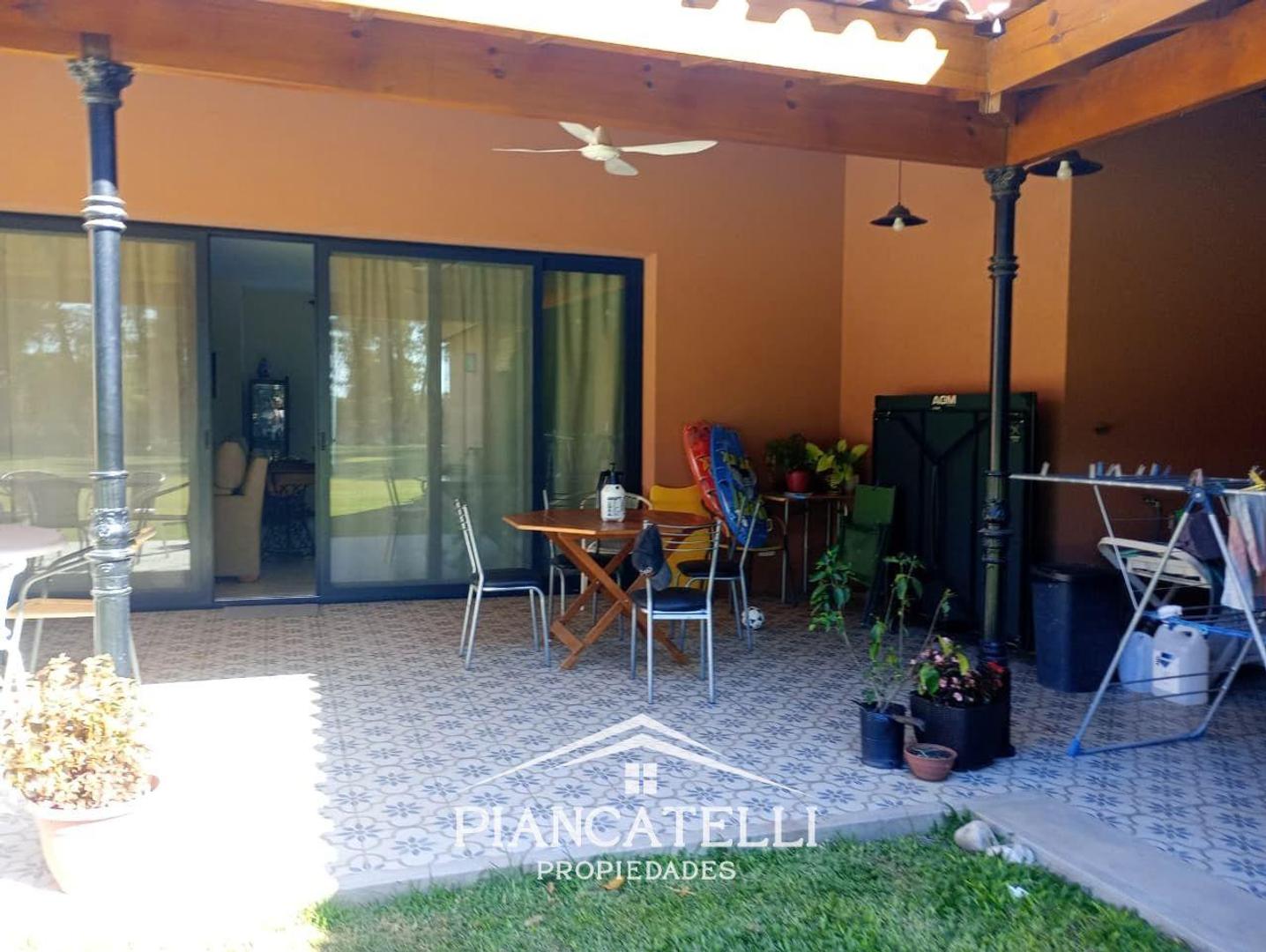 Casa 5 ambientes con 3 baños