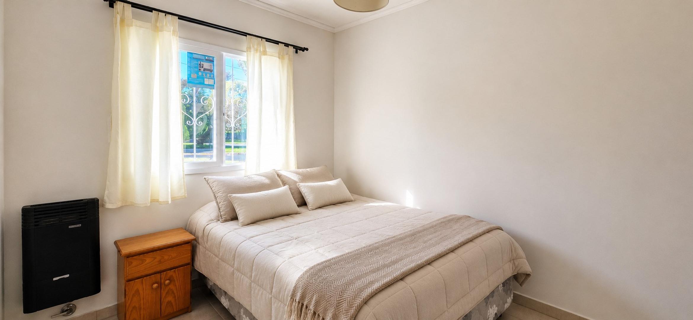 Casa en Alquiler con 4 cocheras