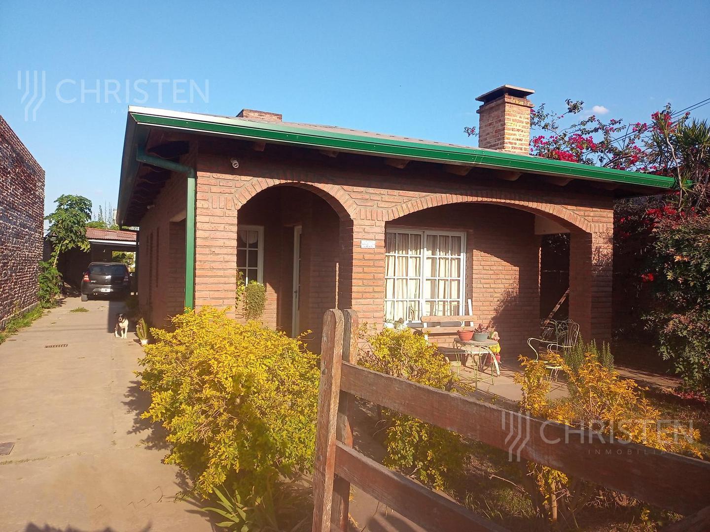 Casa en Venta con 2 cocheras