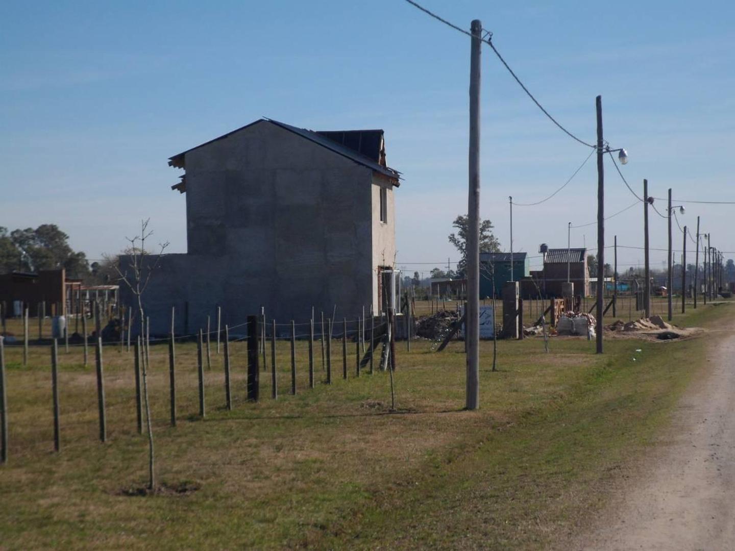 LOTES EN "DOMSELAAR CHICO" - BARRIO CERRADO