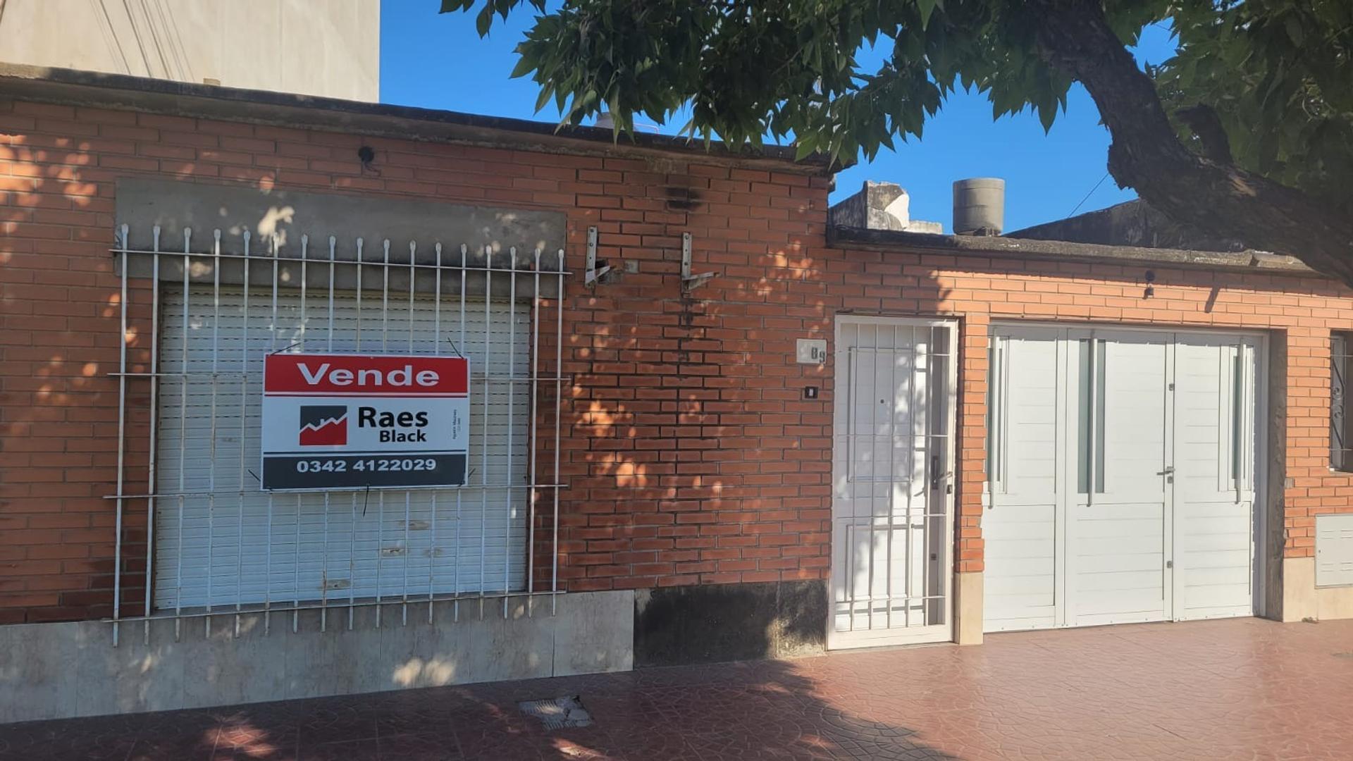 CASA AL FRENTE SOBRE AVENIDA PEÑALOZA