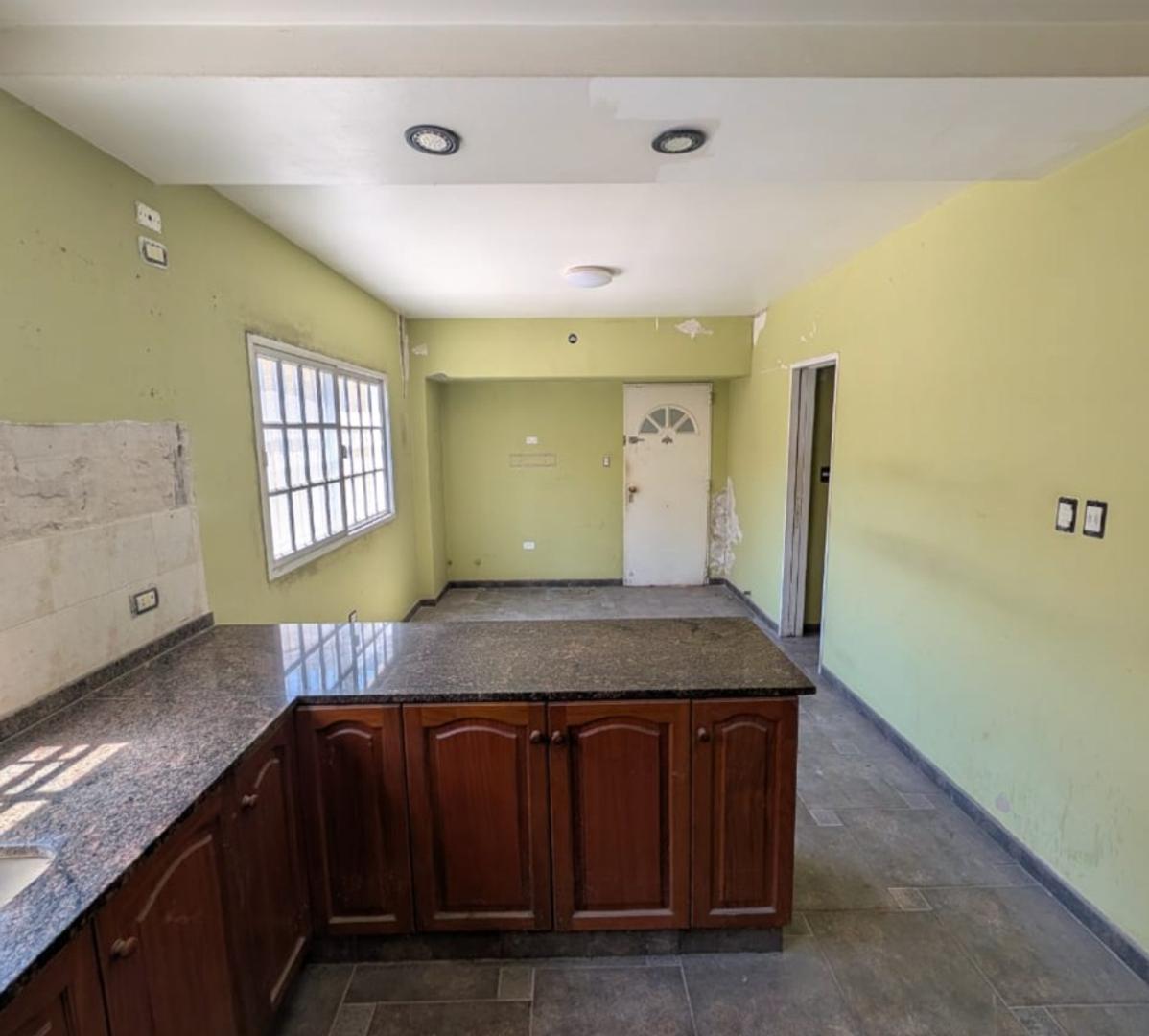 Esmeralda 4000, Piso PB