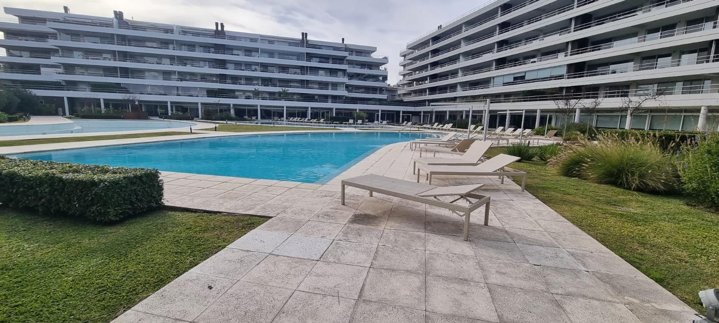 Los Crisantemos 500, Piso 3