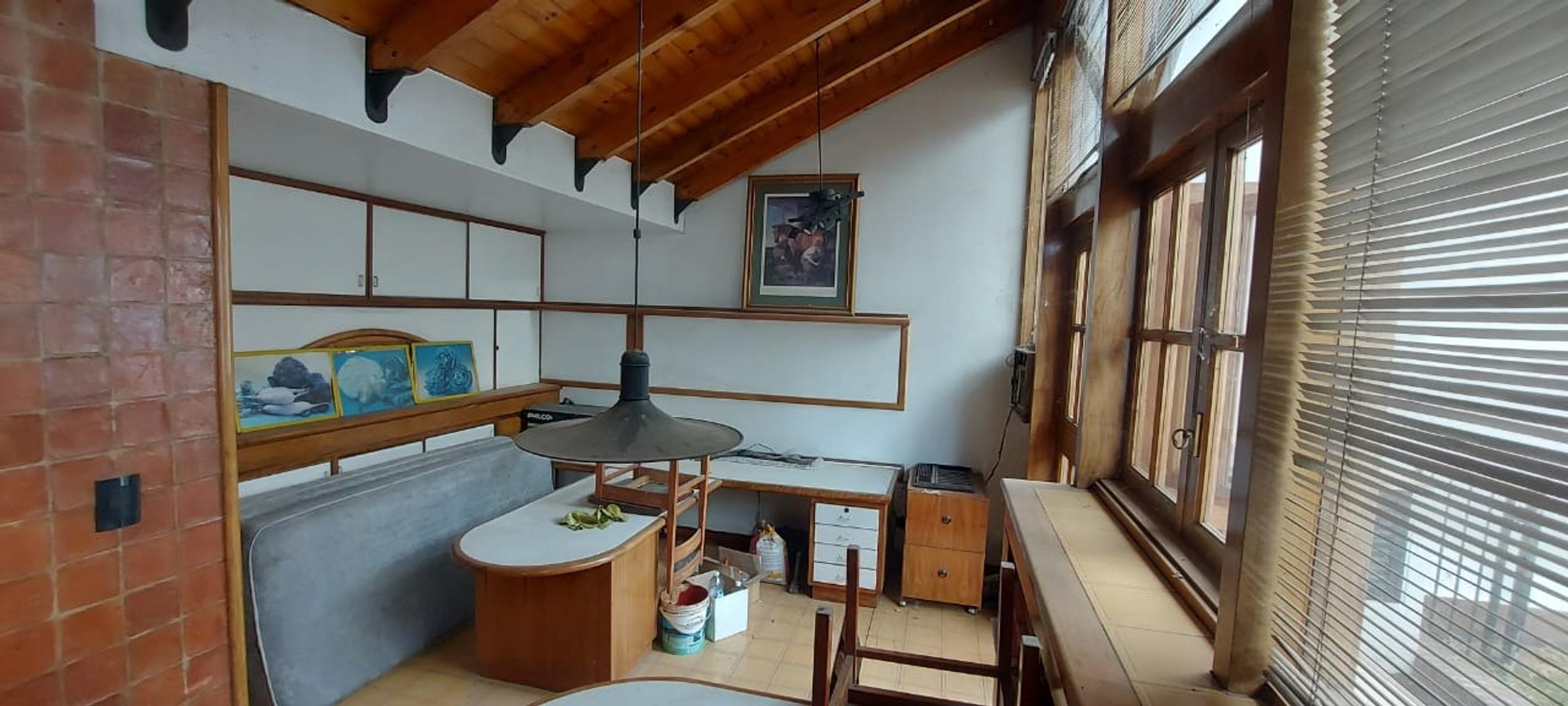 Casa en Venta con 3 cocheras