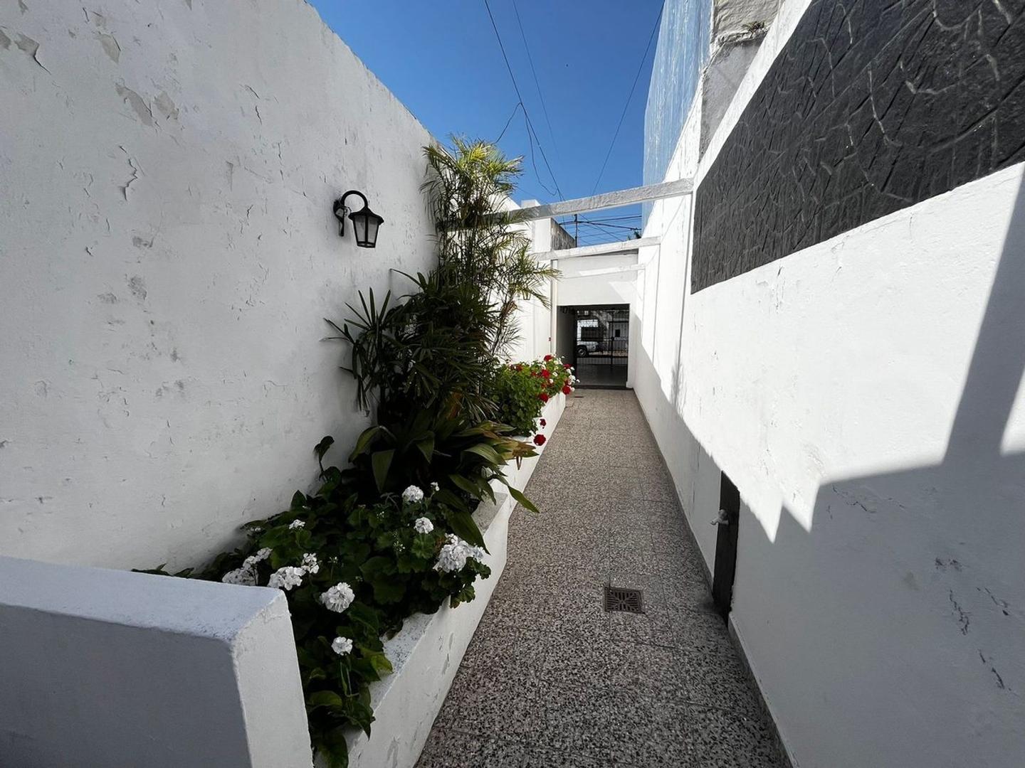 Casa 2 ambientes con 1 baño