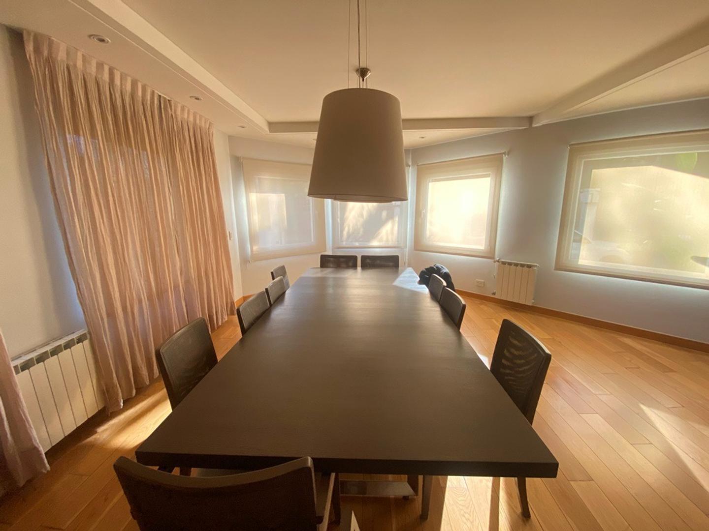 Casa 5 ambientes con 6 baños