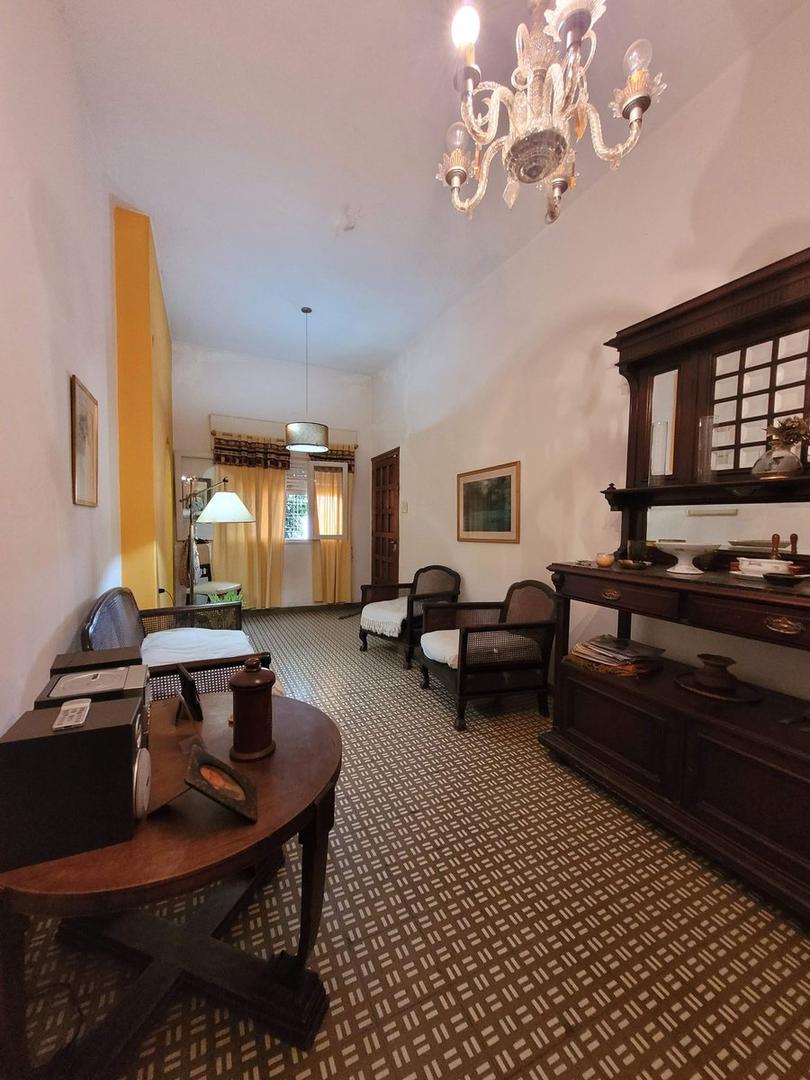 Casa 7 ambientes con 2 baños