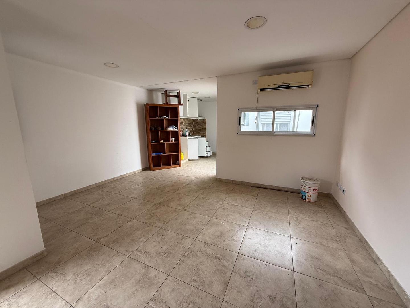 Depto Tipo Casa en Alquiler en Jose Leon Suarez, $ 550.000