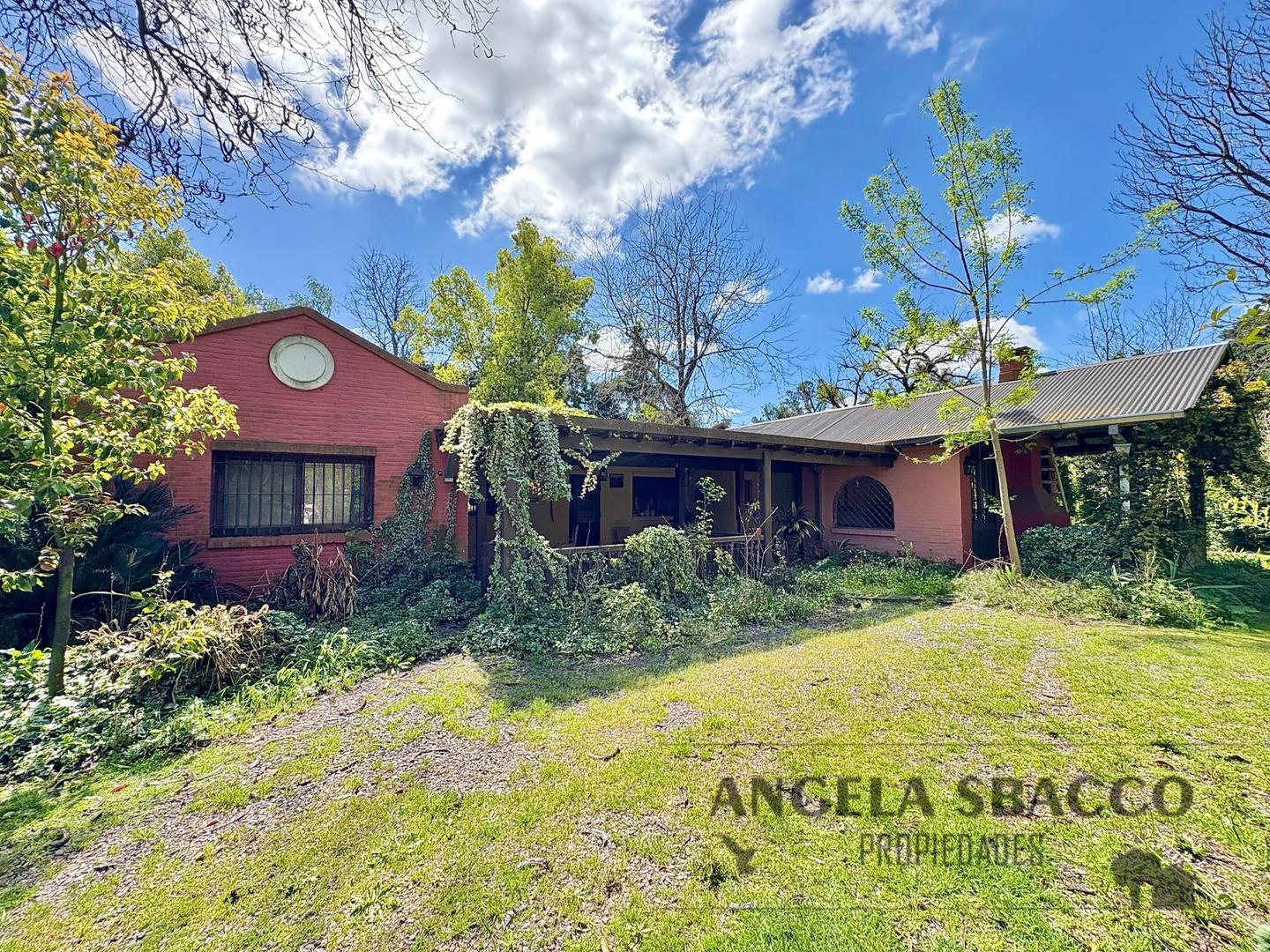 Casa quinta en Barrio Los Pinos. APTO CREDITO!