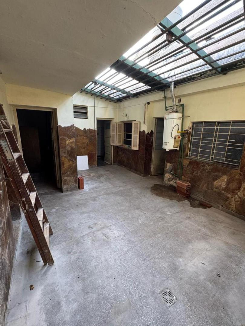 Venta casa a reciclar de 3 dormitorios, patio y terraza  barrio Industrial, Rosario