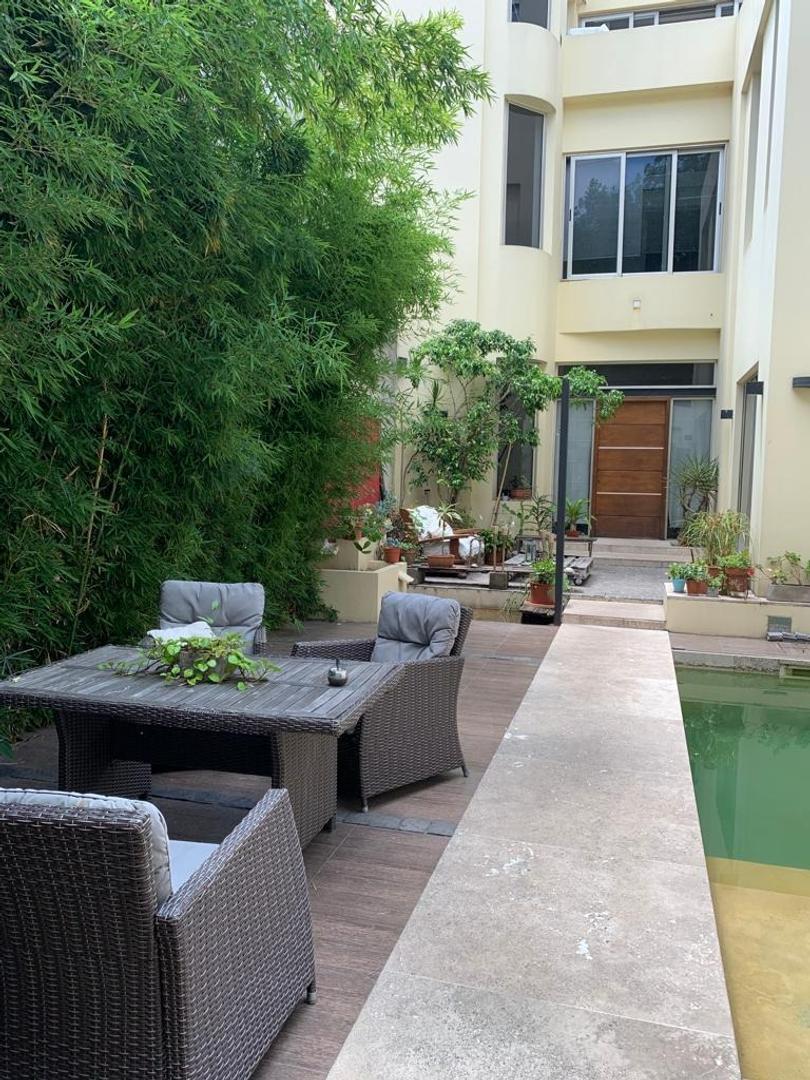 CASA 5 AMBIENTES C/COCHERA, QUINCHO Y PILETA 