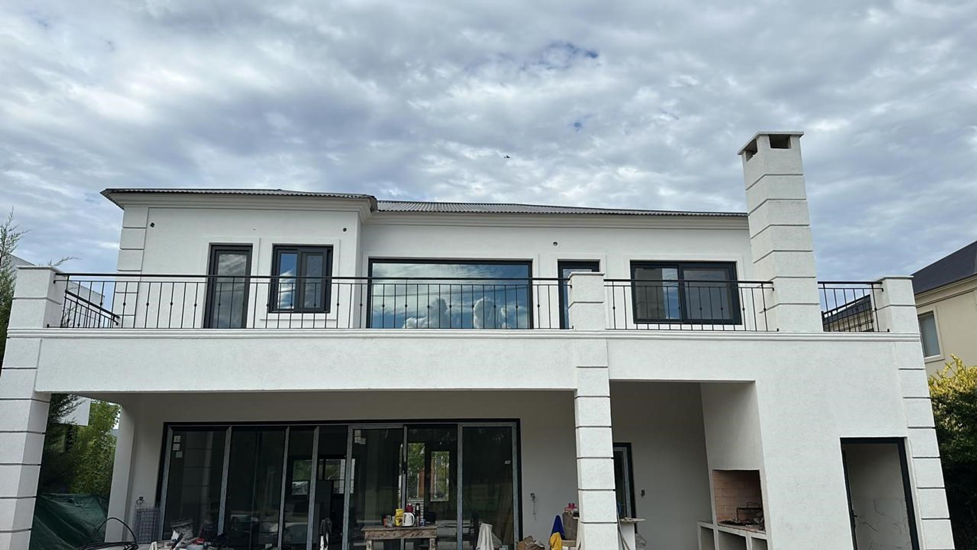 Casa 7 ambientes con 4 baños