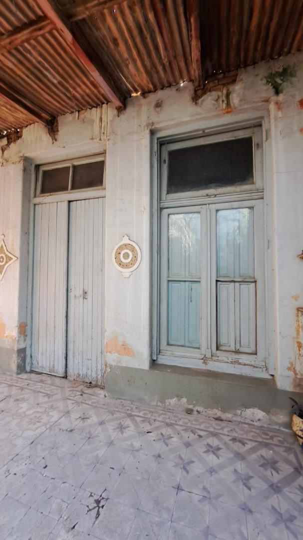 "CASA A DEMOLER CON BUEN TERRENO"