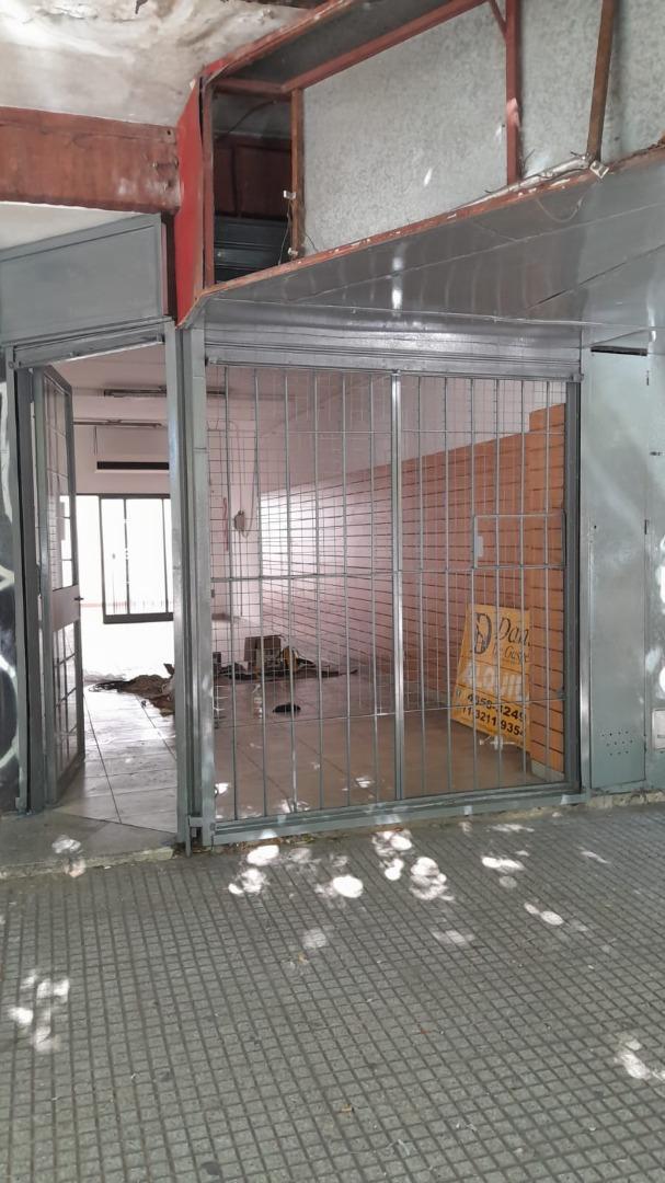 EXCELENTE LOCAL FRENTE PLAZA RAMOS NORTE