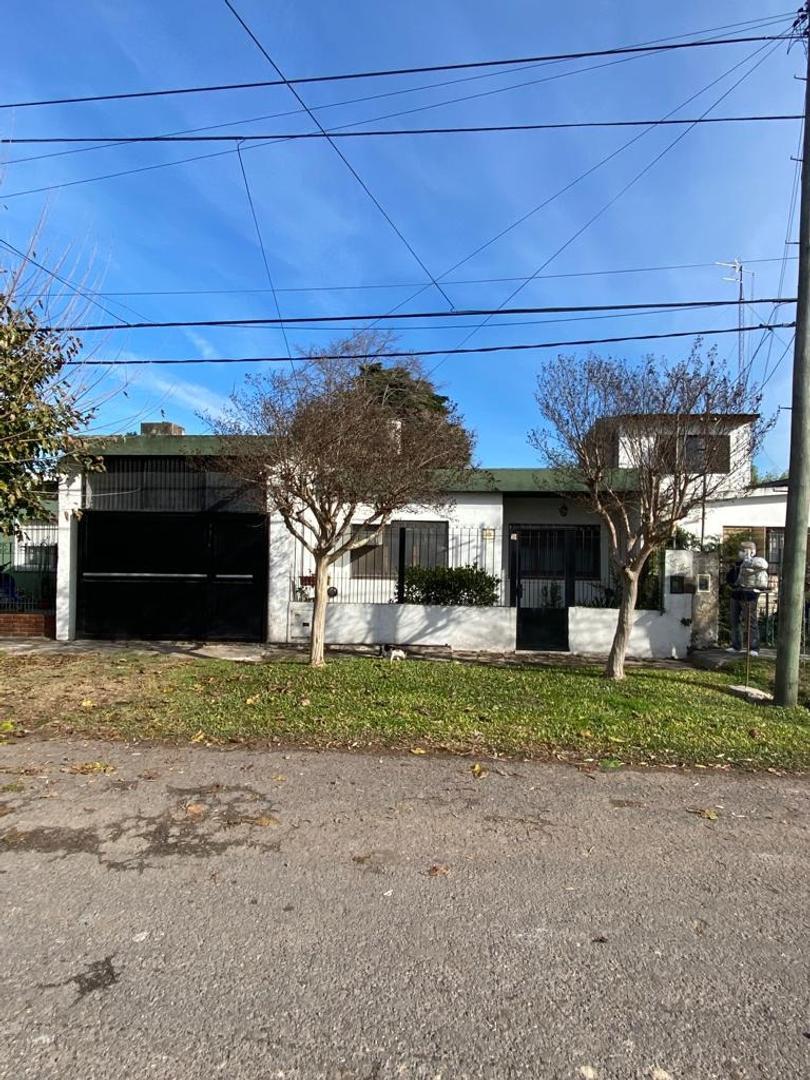 CASA EN BARRIO LAS ACACIAS