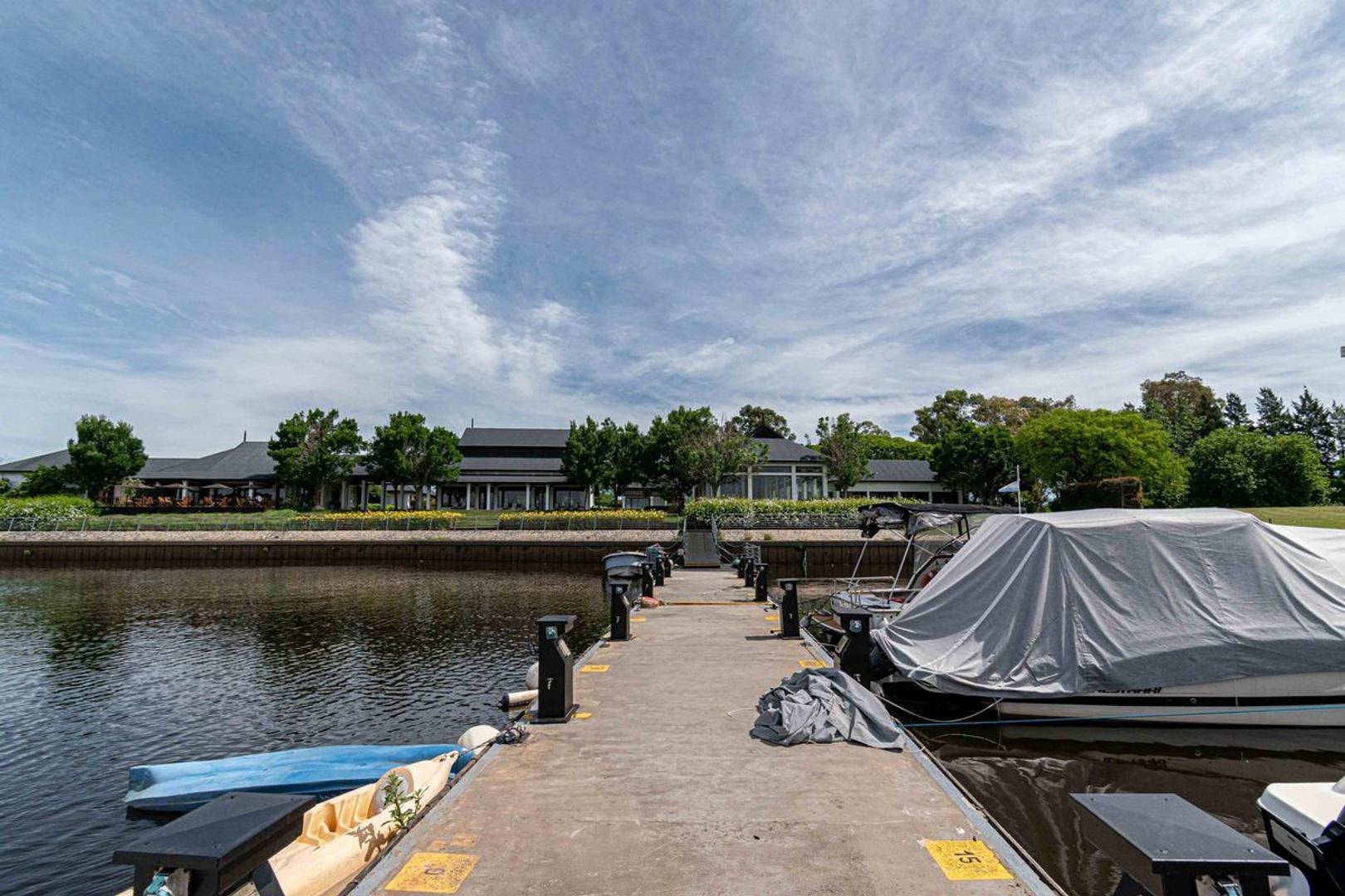 Terreno en Venta en Albanueva, USD 1.180.000