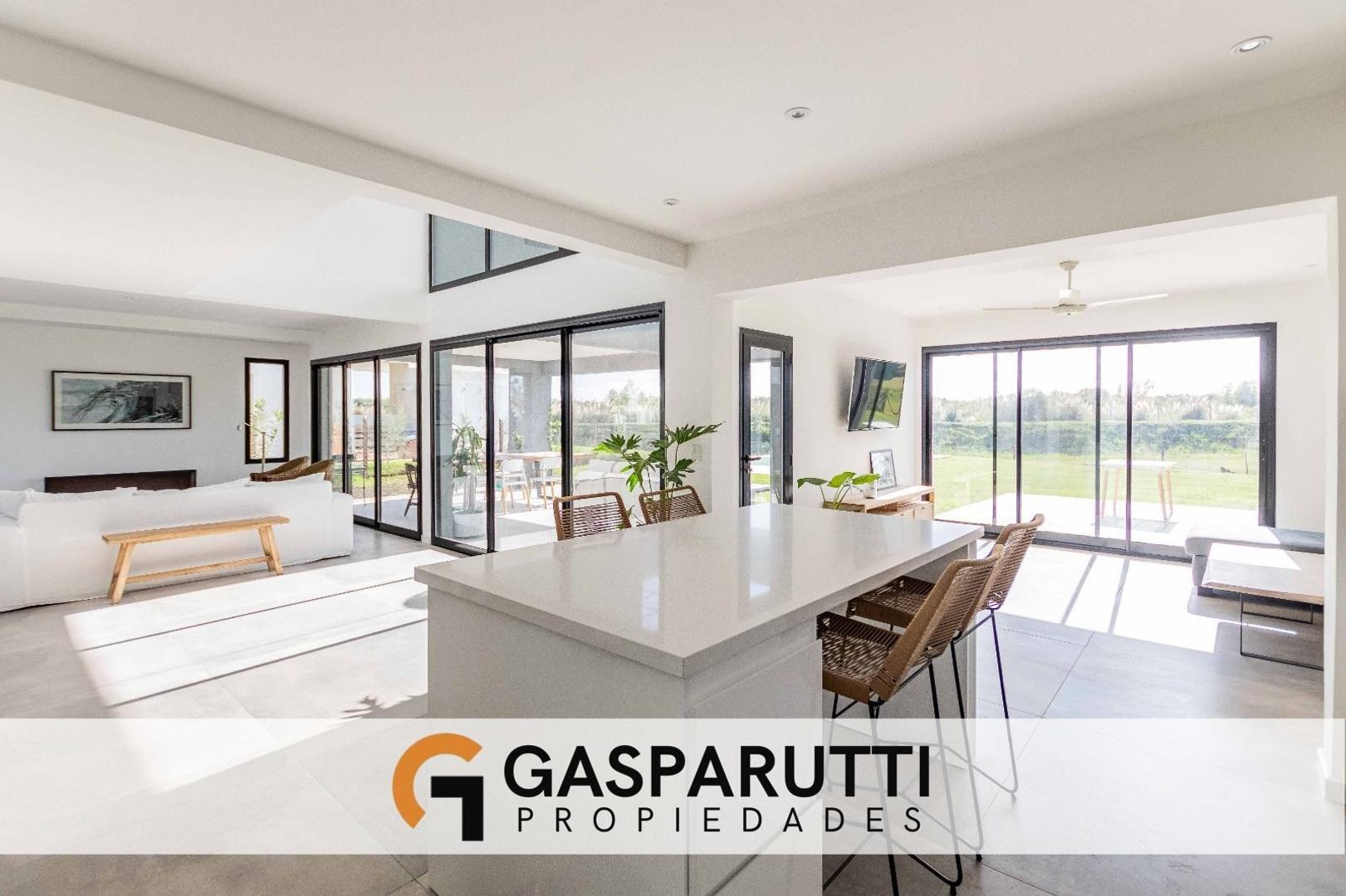 Casa 4 ambientes con 3 baños