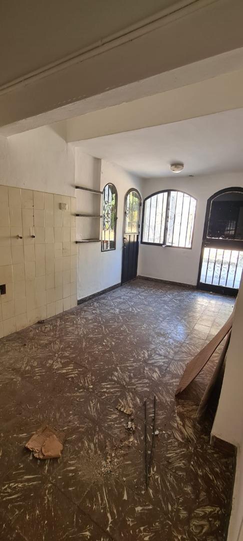 3 DORMITORIOS 1BAÑO L/C C/C PATIO  - CASI FRENTE  A GRANEL