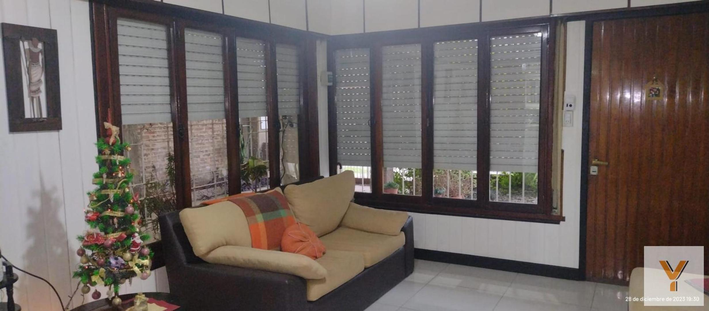 Casa en venta - 3 Dormitorios 3 Baños - 450Mts2 - Florencio Varela
