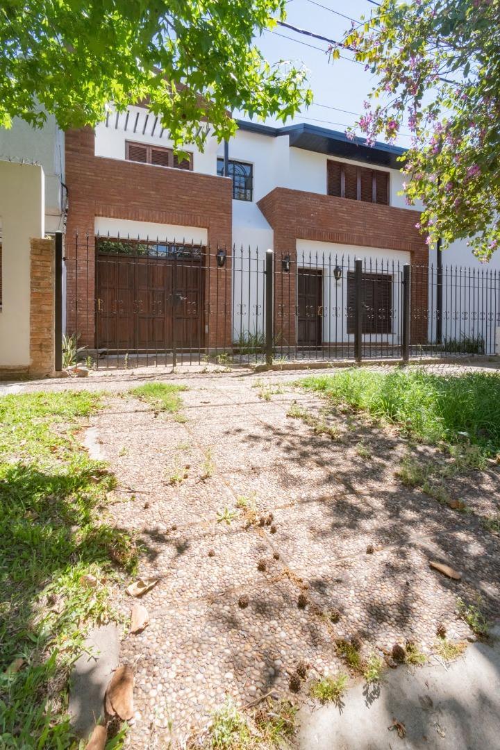 VENTA CASA DE 3 DORMITORIOS Y GARAGE EN BARRIO GUADALUPE