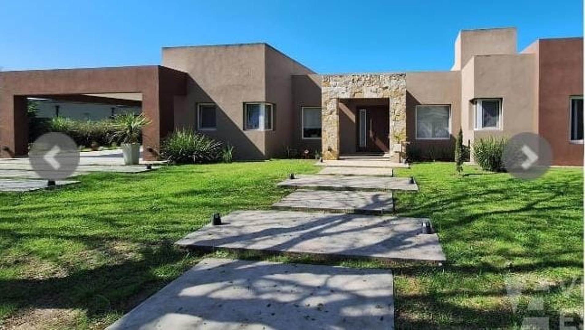 HERMOSA Y MUY PROLIJA CASA EN BARRIO CERRADO HARAS SAN PABLO