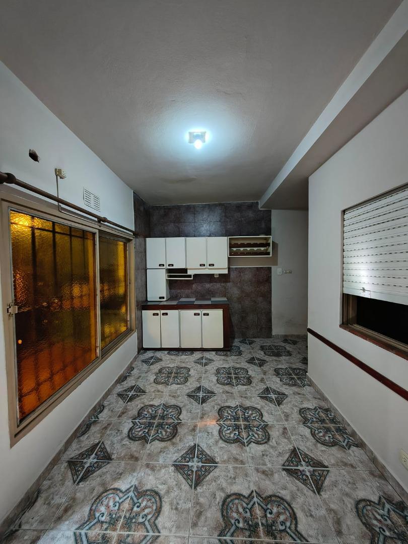 Casa en Alquiler con 2 cocheras