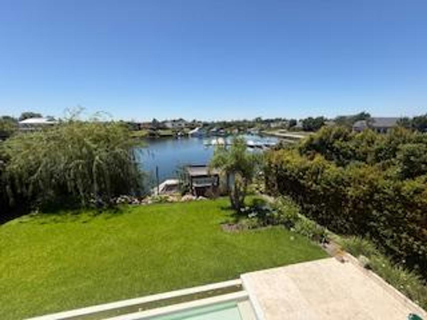 Casa en Venta en Albanueva, USD 2.000.000