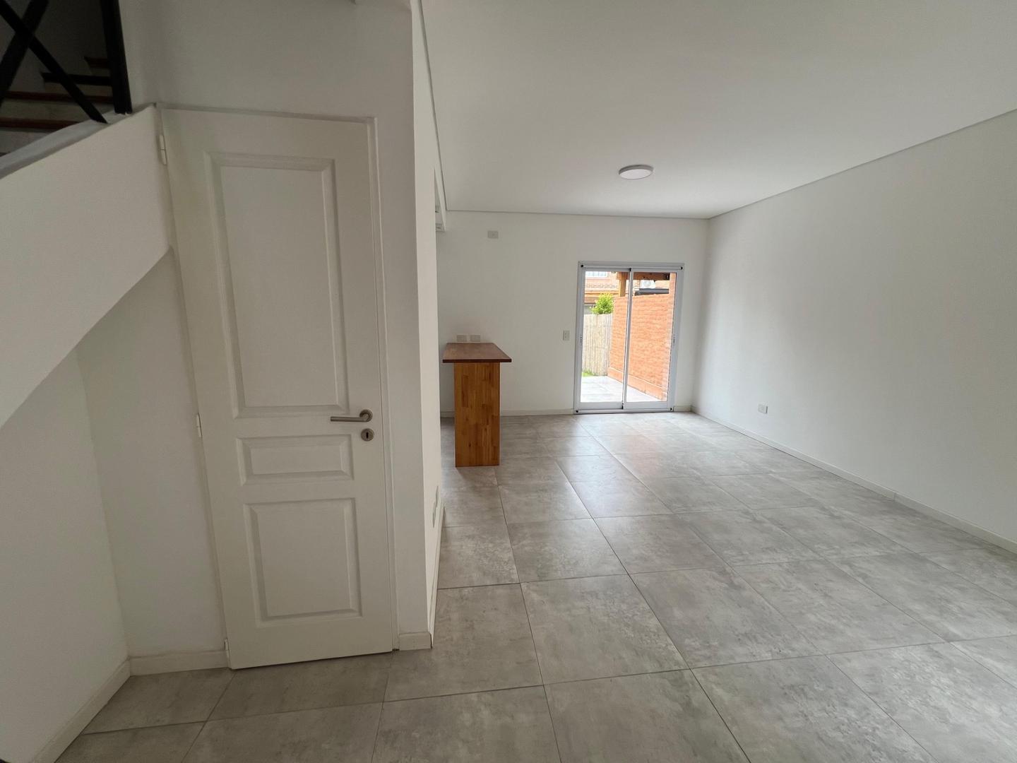 Casa 3 ambientes con 2 baños