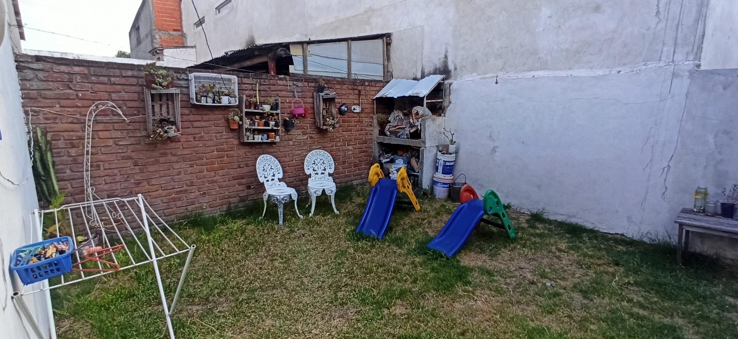 Casa 3 ambientes con 1 baño