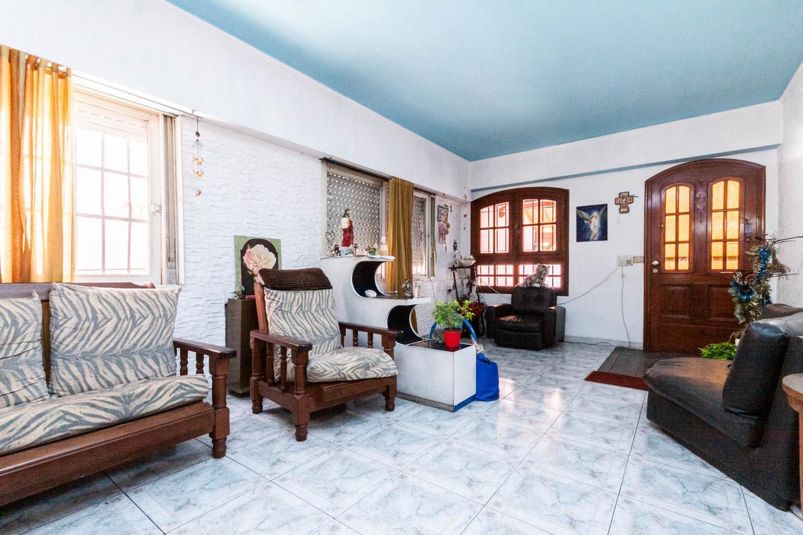 Casa 4 Ambientes 2 Plantas,  Quincho Apta Crédito Temperley