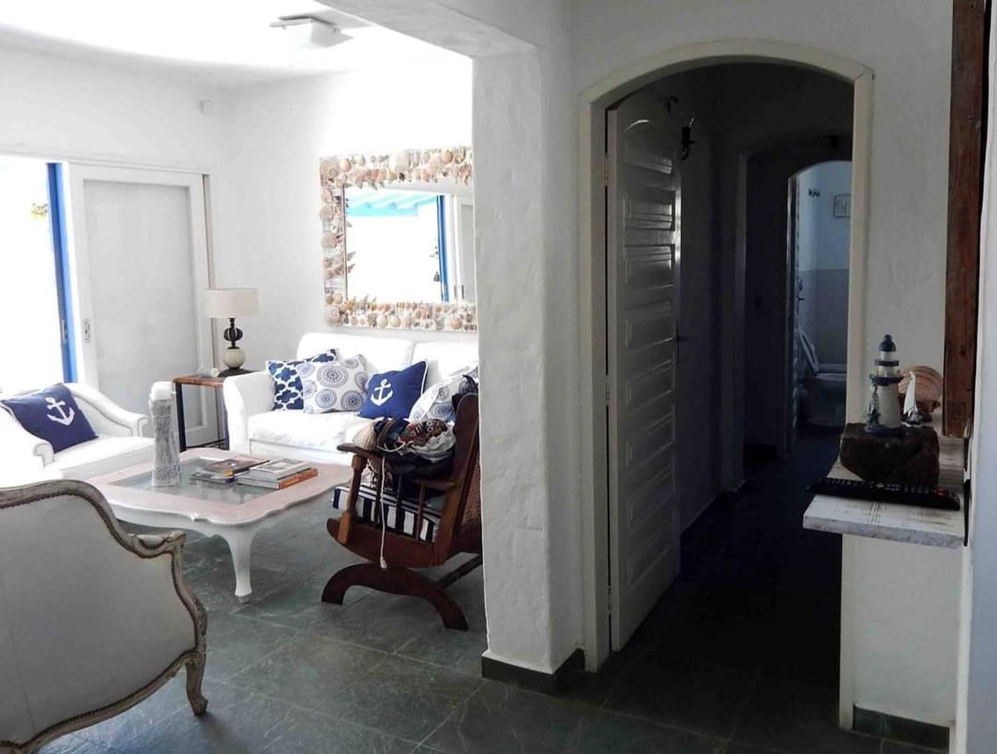 Casa 4 ambientes con 3 baños