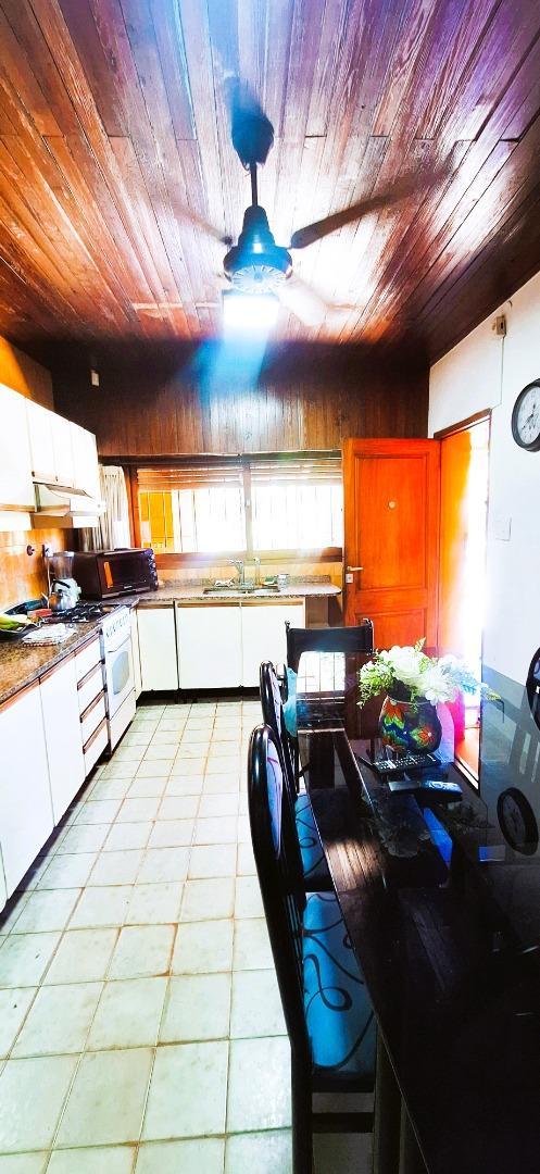 VENTA DE CASA SOBRE LOTE PROPIO – GRAN PARQUE Y UBICACIÓN