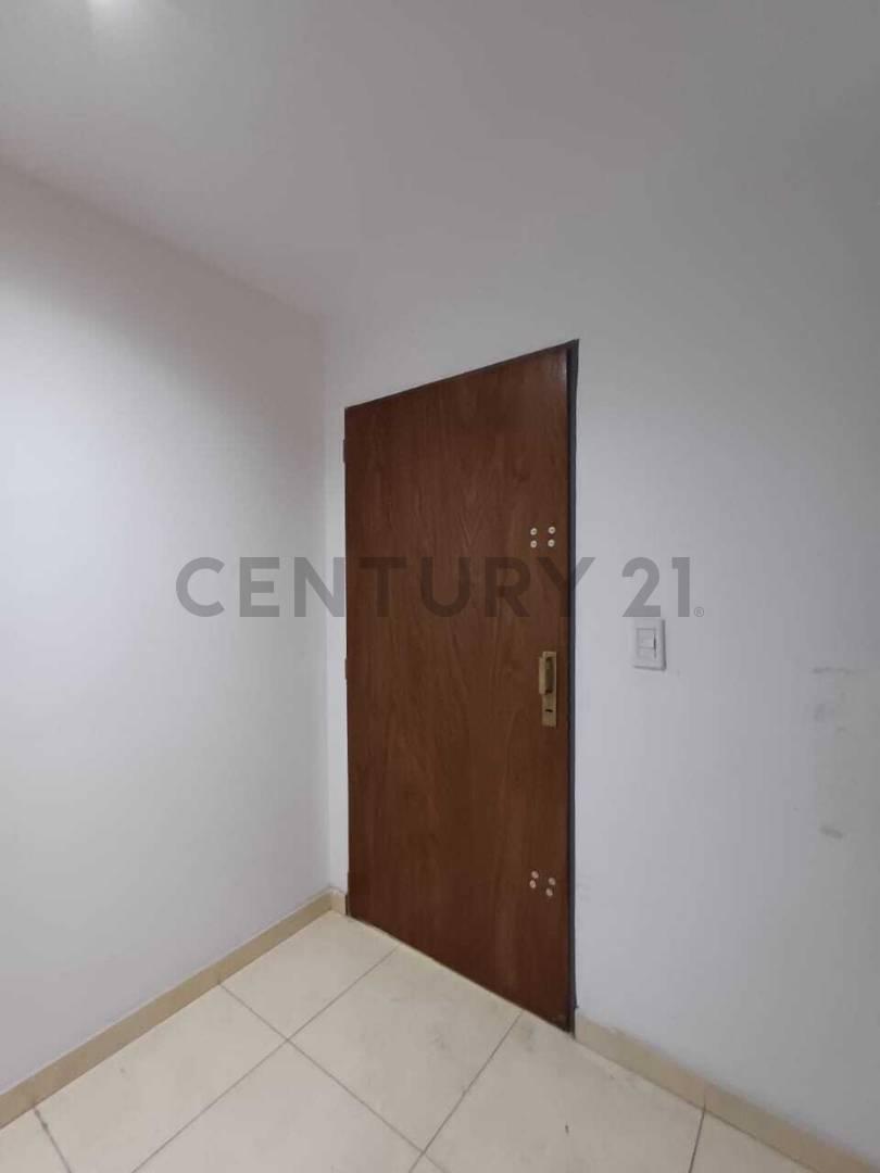 Departamento en Alquiler en Bernal, $ 390.000