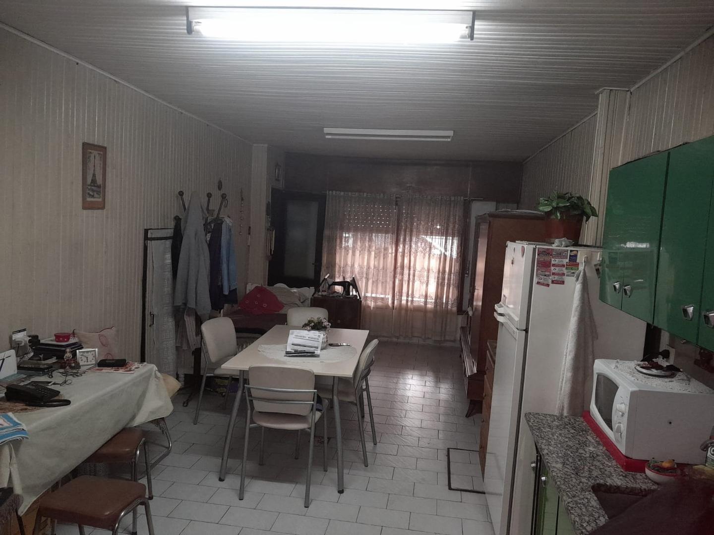 Casa 2 ambientes con 2 baños