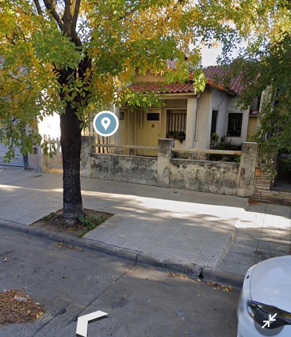 CASA SOBRE LOTE PROPIO. 8.66X27.50.- OPORTUNIDAD 