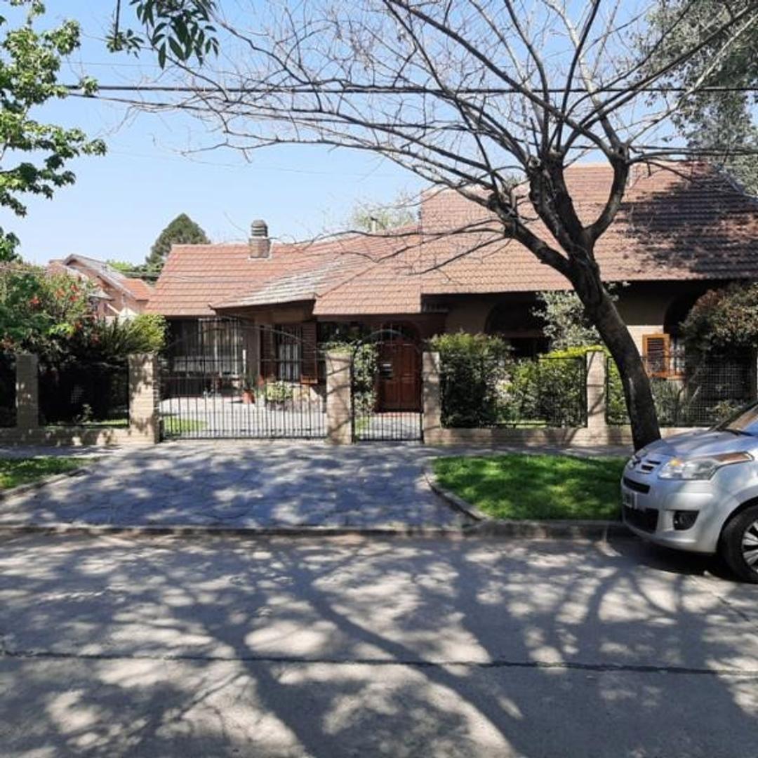 chalet en Corimayo 5 amb con parque y pileta PERMUTA.