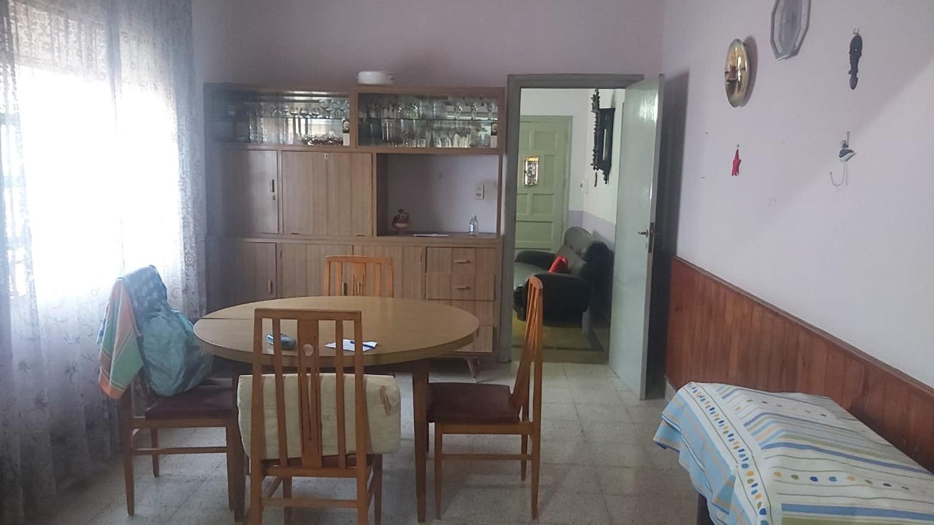 Casa 3 ambientes con 2 baños