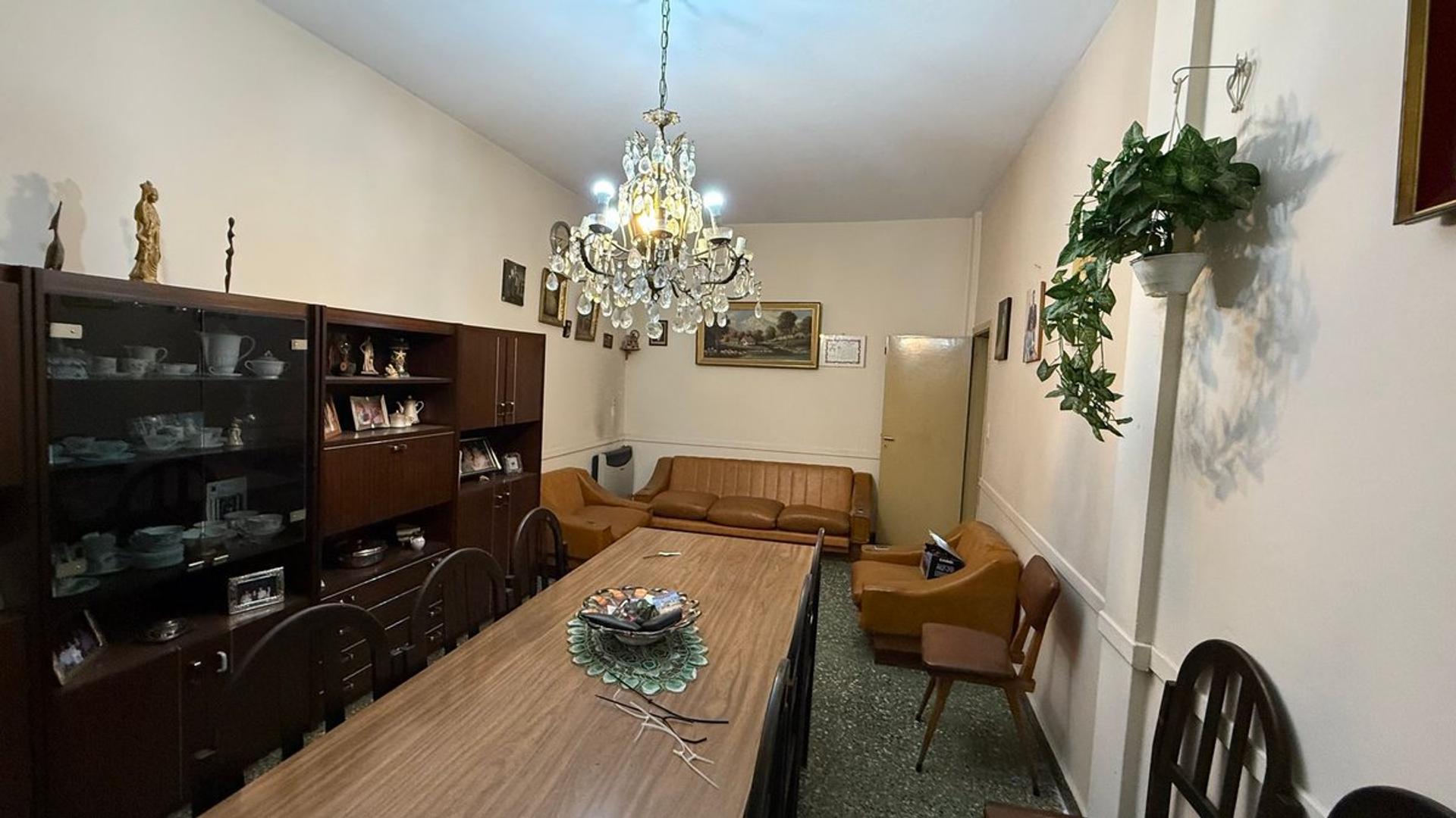 CASA EN VENTA 4 AMB + GALPON Y LOCAL EN BANFIELD